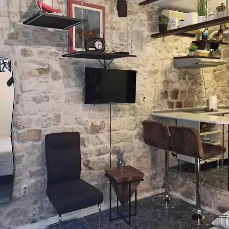 Agora In Old Town Трогир