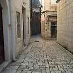 Agora In Old Town Vikendica